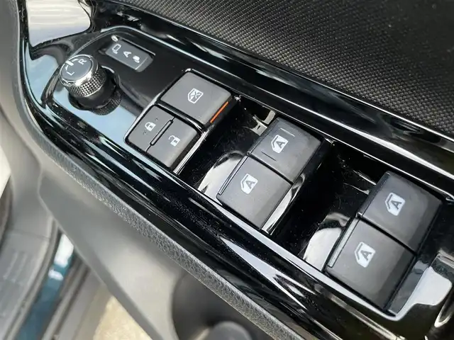 トヨタ ノア Si 石川県 2019(令1)年 4.1万km ブラッキッシュアゲハガラスフレーク 純正10型ナビ/フルセグTV/バックカメラ/LEDヘッドライト/ビルトインETC/両側パワースライドドア/トヨタセーフティセンス/クルーズコントロール/ドライブレコーダー/社外アルミホイール/純正AW&夏タイヤ積み込み/スマートキー/プッシュスタート/レーンキープ/クリアランスソナー/サイドリフトアップシート/チルト付き/保証書