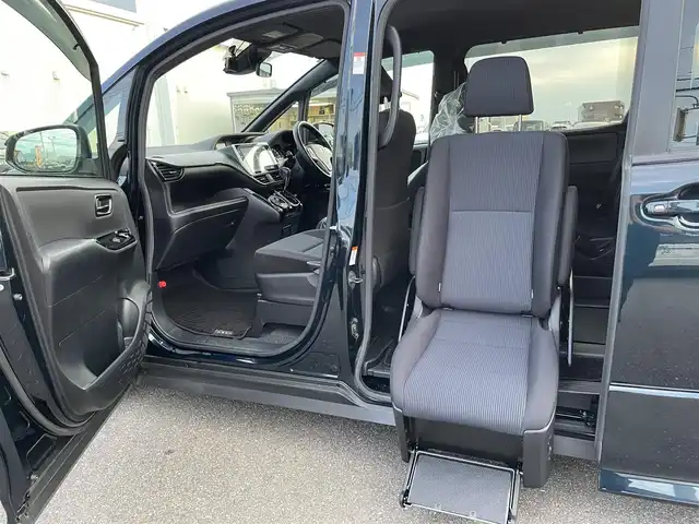 トヨタ ノア Si 石川県 2019(令1)年 4.1万km ブラッキッシュアゲハガラスフレーク 純正10型ナビ/フルセグTV/バックカメラ/LEDヘッドライト/ビルトインETC/両側パワースライドドア/トヨタセーフティセンス/クルーズコントロール/ドライブレコーダー/社外アルミホイール/純正AW&夏タイヤ積み込み/スマートキー/プッシュスタート/レーンキープ/クリアランスソナー/サイドリフトアップシート/チルト付き/保証書