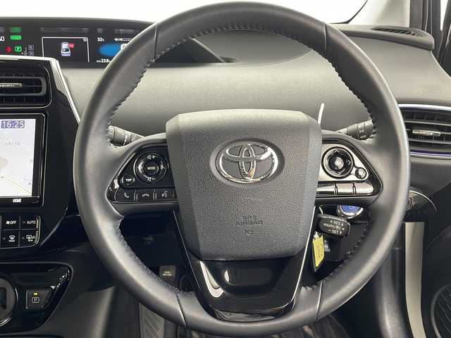 トヨタ プリウス S ツーリングセレクション 千葉県 2019(令1)年 3.9万km ホワイトパールクリスタルシャイン 禁煙車/セーフティーセンス/・衝突軽減ブレーキ/・レーンデパーチャーアラート/・オートマチックハイビーム/・レーダークルーズコントロール/社外9インチナビ/・Bluetooth/フルセグ/アラウンドビューモニター/レーダークルーズコントロール/LEDオートライト/レザーシート/シートヒーター/純正17インチアルミホイール/オートエアコン/アイドリングストップ/プッシュスタート/スマートキー