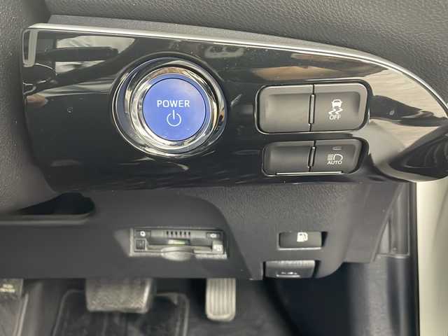 トヨタ プリウス S ツーリングセレクション 千葉県 2019(令1)年 3.9万km ホワイトパールクリスタルシャイン 禁煙車/セーフティーセンス/・衝突軽減ブレーキ/・レーンデパーチャーアラート/・オートマチックハイビーム/・レーダークルーズコントロール/社外9インチナビ/・Bluetooth/フルセグ/アラウンドビューモニター/レーダークルーズコントロール/LEDオートライト/レザーシート/シートヒーター/純正17インチアルミホイール/オートエアコン/アイドリングストップ/プッシュスタート/スマートキー