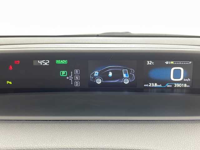 トヨタ プリウス S ツーリングセレクション 千葉県 2019(令1)年 3.9万km ホワイトパールクリスタルシャイン 禁煙車/セーフティーセンス/・衝突軽減ブレーキ/・レーンデパーチャーアラート/・オートマチックハイビーム/・レーダークルーズコントロール/社外9インチナビ/・Bluetooth/フルセグ/アラウンドビューモニター/レーダークルーズコントロール/LEDオートライト/レザーシート/シートヒーター/純正17インチアルミホイール/オートエアコン/アイドリングストップ/プッシュスタート/スマートキー
