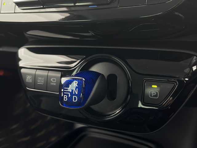 トヨタ プリウス S ツーリングセレクション 千葉県 2019(令1)年 3.9万km ホワイトパールクリスタルシャイン 禁煙車/セーフティーセンス/・衝突軽減ブレーキ/・レーンデパーチャーアラート/・オートマチックハイビーム/・レーダークルーズコントロール/社外9インチナビ/・Bluetooth/フルセグ/アラウンドビューモニター/レーダークルーズコントロール/LEDオートライト/レザーシート/シートヒーター/純正17インチアルミホイール/オートエアコン/アイドリングストップ/プッシュスタート/スマートキー