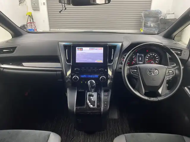 トヨタ ヴェルファイア Z ゴールデンアイズ 三重県 2020(令2)年 5.7万km スパークリングブラックパールクリスタルシャイン 禁煙車/純正9型DAナビ/・AppleCarplay・AndroidAuto・AM・FM・フルセグ・BT/CD・DVDキット/12型フリップダウンモニター/バックカメラ/三眼LEDヘッドライト/トヨタセーフティセンス/・レーントレーシングアシスト/・レーダークルーズコントロール/・パーキングブレーキサポート/・クリアランスソナー/・プリクラッシュセーフティ/・ロードサインアシスト/・オートハイビーム/両側パワーシライドドア/純正フロアマット/純正18インチアルミ/電子パーキング/革巻きステアリング/ビルトインETC/前後ドラレコ/スペアキー/ドアバイザー/取扱説明書/保証書