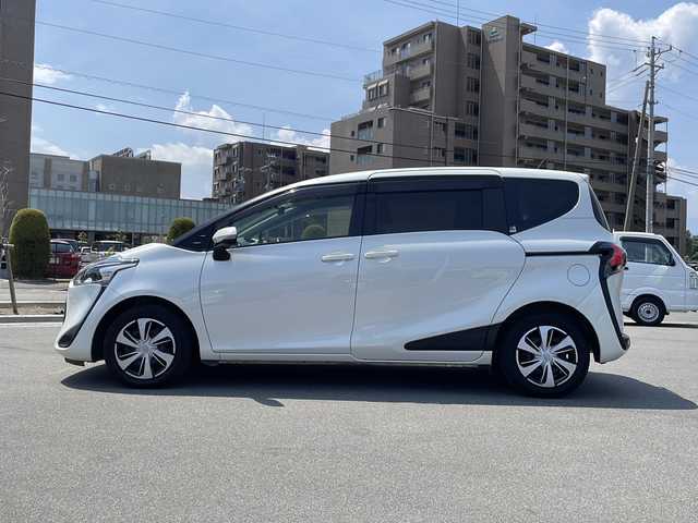 トヨタ シエンタ ファンベースG クエロ 長野県 2020(令2)年 1.9万km ホワイトパールクリスタルシャイン ７インチ純正ナビ/（NSCN-W68）/Bluetooth Audio/ワンセグテレビ/前後ドライブレコーダー/ＥＴＣ/バックカメラ/両側電動スライドドア/革巻きステアリング/ハーフレザーシート/ＬＥＤヘッドライト/純正フロアマット/プッシュスタート/オートライト/オートマチックハイビーム/前後コーナーセンサー/ドアバイザー/スマートキー/スペアキー×１/横滑り防止機能/盗難防止機能/電動格納ミラー/ダブルエアバック/保証書/取扱説明書/トヨタセーフティーセンス