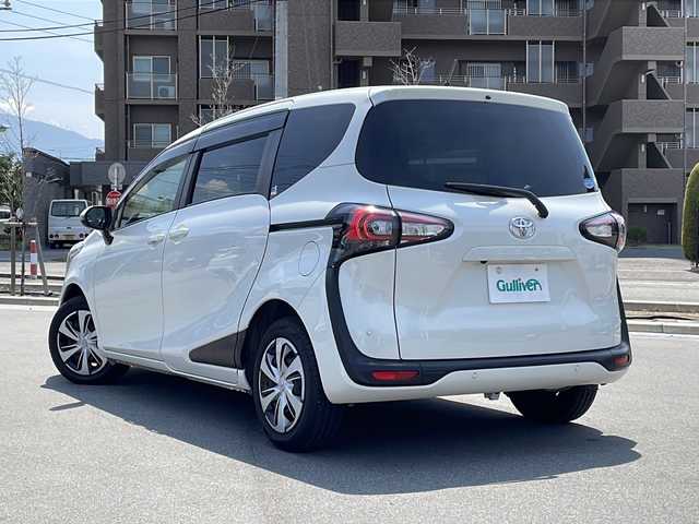トヨタ シエンタ ファンベースG クエロ 長野県 2020(令2)年 1.9万km ホワイトパールクリスタルシャイン ７インチ純正ナビ/（NSCN-W68）/Bluetooth Audio/ワンセグテレビ/前後ドライブレコーダー/ＥＴＣ/バックカメラ/両側電動スライドドア/革巻きステアリング/ハーフレザーシート/ＬＥＤヘッドライト/純正フロアマット/プッシュスタート/オートライト/オートマチックハイビーム/前後コーナーセンサー/ドアバイザー/スマートキー/スペアキー×１/横滑り防止機能/盗難防止機能/電動格納ミラー/ダブルエアバック/保証書/取扱説明書/トヨタセーフティーセンス