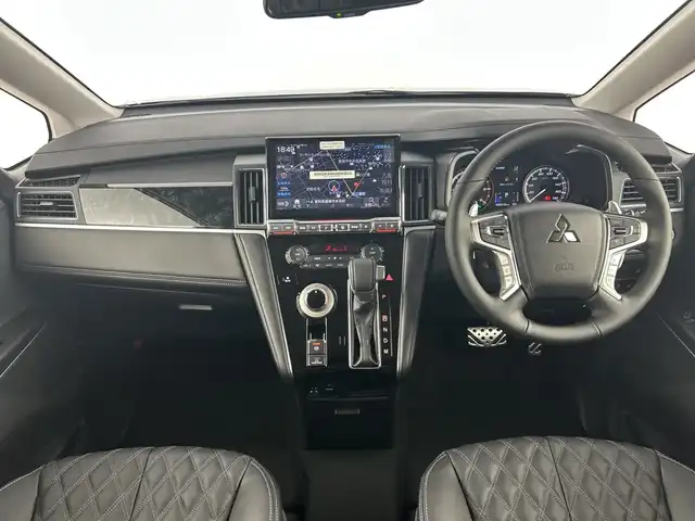 三菱 デリカＤ：５ ブラックエディション 愛知県 2025(令7)年 0.1千km グレーⅡ 登録済未使用車/特別仕様車/ディーゼル/ターボ/アルパイン１１型ナビ/（フルセグＴＶ/Bluetooth/CD/DVD/USB/HDMI）/１２．８インチフリップダウンモニター/全方位カメラ/電動サイドステップ/三菱e-Assist/・衝突軽減ブレーキ/・レーダークルーズコントロール/・車線逸脱警報システム/・オートマチックハイビーム/・ブラインドスポットモニター/・誤発進抑制機能/レザーシート/パワーシート/シートヒーター/ステアリングヒーター/両側パワースライドドア/パワーバックドア/パドルシフト/アイドリングストップ/純正18インチアルミホイール/スマートキー/スペアキー1本/プッシュスタート/LEDヘッドライト/フロントフォグランプ/オートライト/横滑り防止装置/電動格納ミラー/