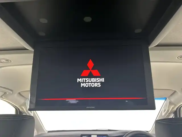 三菱 デリカＤ：５ ブラックエディション 愛知県 2025(令7)年 0.1千km グレーⅡ 登録済未使用車/特別仕様車/ディーゼル/ターボ/アルパイン１１型ナビ/（フルセグＴＶ/Bluetooth/CD/DVD/USB/HDMI）/１２．８インチフリップダウンモニター/全方位カメラ/電動サイドステップ/三菱e-Assist/・衝突軽減ブレーキ/・レーダークルーズコントロール/・車線逸脱警報システム/・オートマチックハイビーム/・ブラインドスポットモニター/・誤発進抑制機能/レザーシート/パワーシート/シートヒーター/ステアリングヒーター/両側パワースライドドア/パワーバックドア/パドルシフト/アイドリングストップ/純正18インチアルミホイール/スマートキー/スペアキー1本/プッシュスタート/LEDヘッドライト/フロントフォグランプ/オートライト/横滑り防止装置/電動格納ミラー/