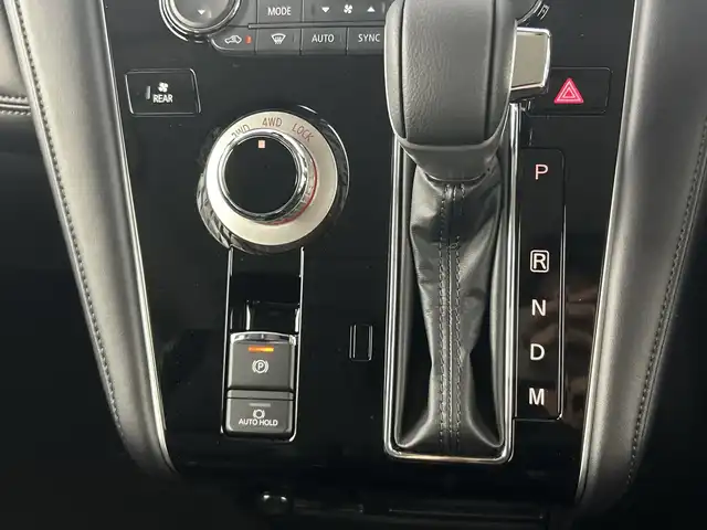 三菱 デリカＤ：５ ブラックエディション 愛知県 2025(令7)年 0.1千km グレーⅡ 登録済未使用車/特別仕様車/ディーゼル/ターボ/アルパイン１１型ナビ/（フルセグＴＶ/Bluetooth/CD/DVD/USB/HDMI）/１２．８インチフリップダウンモニター/全方位カメラ/電動サイドステップ/三菱e-Assist/・衝突軽減ブレーキ/・レーダークルーズコントロール/・車線逸脱警報システム/・オートマチックハイビーム/・ブラインドスポットモニター/・誤発進抑制機能/レザーシート/パワーシート/シートヒーター/ステアリングヒーター/両側パワースライドドア/パワーバックドア/パドルシフト/アイドリングストップ/純正18インチアルミホイール/スマートキー/スペアキー1本/プッシュスタート/LEDヘッドライト/フロントフォグランプ/オートライト/横滑り防止装置/電動格納ミラー/