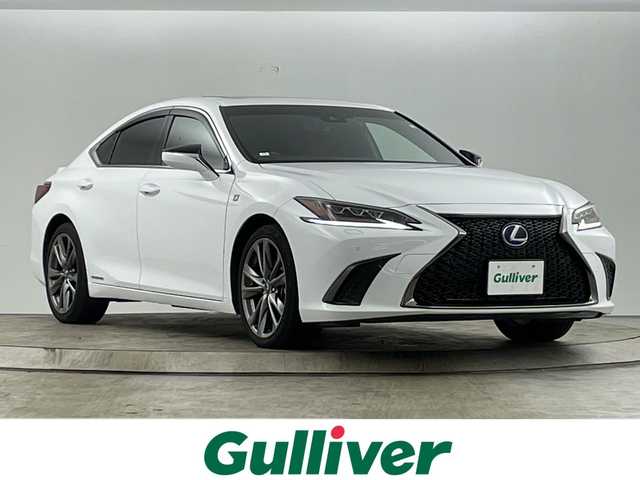 レクサス ＥＳ 300h Fスポーツ 愛知県 2019(平31)年 6.2万km ホワイトノーヴァガラスフレーク メーカーナビ（AM/FM/フルセグ/BT/CD/DVD）/サンルーフ/デジタルインナーミラー/赤革シート/パワートランク/電動リアシェード/シーケンシャルウィンカー/純正19インチアルミホイール/3眼LEDヘッドライト/D/N席シートヒーター・クーラー/D/N席パワーシート/D席シートメモリー/プリクラッシュセーフティ/ブラインドスポットモニター/パーキングサポートアラート/レーンキープアシスト/レーダークルーズコントロール/パドルシフト/フロントフォグ/オートハイビーム/オートライト/ステアリングヒーター/純正ドライブレコーダー/純正フロアマット