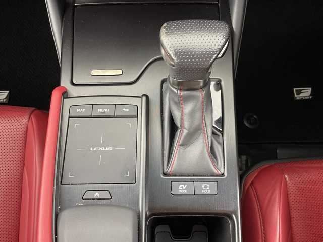 レクサス ＥＳ 300h Fスポーツ 愛知県 2019(平31)年 6.2万km ホワイトノーヴァガラスフレーク メーカーナビ（AM/FM/フルセグ/BT/CD/DVD）/サンルーフ/デジタルインナーミラー/赤革シート/パワートランク/電動リアシェード/シーケンシャルウィンカー/純正19インチアルミホイール/3眼LEDヘッドライト/D/N席シートヒーター・クーラー/D/N席パワーシート/D席シートメモリー/プリクラッシュセーフティ/ブラインドスポットモニター/パーキングサポートアラート/レーンキープアシスト/レーダークルーズコントロール/パドルシフト/フロントフォグ/オートハイビーム/オートライト/ステアリングヒーター/純正ドライブレコーダー/純正フロアマット