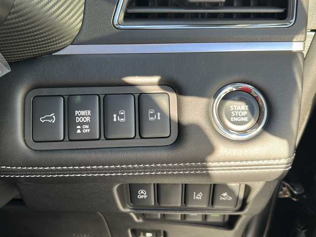 三菱 デリカＤ：５ シャモニー 岐阜県 2025(令7)年 0.1千km グラファイトグレーメタリック/ブラックマイカ 登録時走行距離10km/社外１１インチナビ/フルセグ/バックモニター/レザーシート/両側パワースライドドア/パワーシート/４ＷＤ/Bluetooth/電動リヤゲート/プッシュスタート/スマートキー/スペアキー/レーダークルーズコントロール