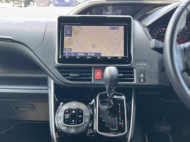 トヨタ ヴォクシー ZS 煌Ⅲ 岐阜県 2020(令2)年 5.1万km ホワイトパールクリスタルシャイン 登録時走行距離50126km/純正９型ナビ　/フルセグ　/バックカメラ　/両側パワースライドドア　/プリクラッシュセーフティ　/クルーズコントロール　/前後コーナーセンサー　/前後ドライブレコーダー　/ＬＥＤヘッドライト　/オートライト/オートハイビーム/ビルトインＥＴＣ　/スマートキー/プッシュスタート/ドアバイザー/ウィンカーミラー/背面テーブル/純正16インチアルミホイール/純正フロアマット