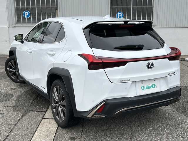 レクサス ＵＸ 250h Fスポーツ 富山県 2019(令1)年 6.8万km ホワイトノーヴァガラスフレーク ワンオーナー/４WD・ハイブリッド/ムーンルーフ/パノラマミックビューモニター（全周囲カメラ）/レザーシート/スマートキー×３/メーカーオプションメモリーナビ/BD再生/BTs接続/USB/AUX/ビルトインTEC２．０/パワーバックドア/Lexus Safety System＋/PCS/LTA/RSA/PKSA/RCTA/PKSB/BSM/レーダークルコン/クリアランスソナー/純正１８インチAW/パドルシフト/シートヒーター(D/N)/メモリー付きパワーシート(D/N)/プッシュスタート/オートリトラミラー/ステアリングスイッチ/革巻きステアリング/保証書・取説・ナビ取説