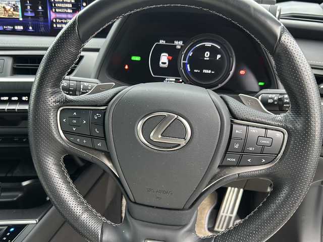 レクサス ＵＸ 250h Fスポーツ 富山県 2019(令1)年 6.8万km ホワイトノーヴァガラスフレーク ワンオーナー/４WD・ハイブリッド/ムーンルーフ/パノラマミックビューモニター（全周囲カメラ）/レザーシート/スマートキー×３/メーカーオプションメモリーナビ/BD再生/BTs接続/USB/AUX/ビルトインTEC２．０/パワーバックドア/Lexus Safety System＋/PCS/LTA/RSA/PKSA/RCTA/PKSB/BSM/レーダークルコン/クリアランスソナー/純正１８インチAW/パドルシフト/シートヒーター(D/N)/メモリー付きパワーシート(D/N)/プッシュスタート/オートリトラミラー/ステアリングスイッチ/革巻きステアリング/保証書・取説・ナビ取説