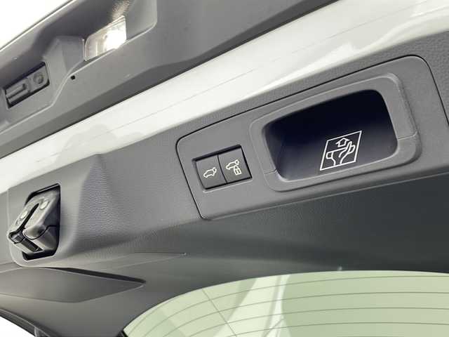 トヨタ クラウン スポーツ Z 愛知県 2023(令5)年 0.6万km プレシャスホワイトパール /禁煙車//E-Four//コネクティッドナビ対応ディスプレイオーディオPlus//フルセグTV//パノラミックビューモニター//バックカメラ//ビルトインETC2.0//純正前後ドラレコ//デジタルインナーミラー//トヨタセーフティセンス//プリクラッシュセーフティ//緊急時操舵支援//FCTA+LCA//LTA+LDA//レーダークルーズ//アダプティブハイビーム//ロードサインアシスト//プロアクティブドライビングアシスト//BSM+安心降車アシスト+RCTA//パーキングサポートブレーキ//トヨタチームメイト//アドバンストパーク(リモート機能付)//アドバンストドライブ(渋滞時支援)//ドライバーモニターカメラ//Bi-Beam LEDヘッドライト//ヘッドライトウォッシャー//リヤフォグ//ハンズフリーパワーバックドア//ヘッドアップディスプレイ//本革シート//前席パワーシート(快適温熱+ベンチレーション付)//運転席メモリー機能//パワーイージーアクセス//おくだけ充電//AC100V//純正フロアマット//革巻きステア//ステアスイッチ//ステアヒーター//プッシュスタート//電格ミラーウィンカー//電子パーキング//ブレーキホールド