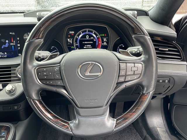 レクサス ＬＳ 500 バージョンL 大阪府 2018(平30)年 5.2万km グラファイトブラックガラスフレーク 純正ナビ（フルセグTV/Bluetooth/AM・FM）/全周囲カメラ/デジタルインナーミラー/メモリー付きパワーシート（運転席・助手席）/ヘッドアップディスプレイ/クルーズコントロール/3眼LEDライト/エアーサスペンション/ETC2．0/シートヒーター/エアーシート/後部座席電動サンシェード/プッシュスタート/パドルシフト/アイドリングストップ/ブラインドスポットモニター/パワーバックドア/純正19インチアルミホイール