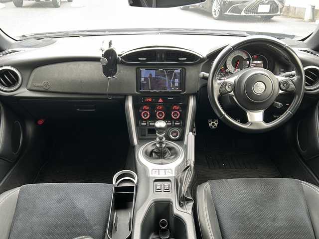 トヨタ ８６ GT リミテッド ブラックPKG 愛知県 2017(平29)年 6.9万km クリスタルホワイトパール /禁煙車//BLITZ車高調//bremboキャリパー//社外ナビ/フルセグTV//Bluetooth/CD・DVD//バックカメラ/ETC//リアスポイラー//スポーツアルミぺダル//クルーズコントロール//黒合皮ハーフレザーシート//前席シートヒーター//プッシュスタート//ステアリングスイッチ//LEDオートライト//LEDフォグランプ//電動格納ミラー//純正１７インチアルミ//ISOFIX//横滑り防止（TRC）//取扱説明書/新車保証書//スペアキー×１