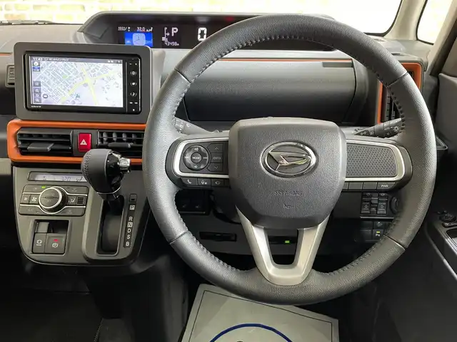 ダイハツ タント ファンクロスターボ 岩手県 2023(令5)年 4.4万km シャイニングホワイトパール ４WD/ターボ/ルーフレール/パノラマモニター/両側パワースライドドア/スマートアシスト/衝突回避支援ブレーキ/車線逸脱抑制機能/オートハイビーム/ブレーキ制御付き誤発進抑制機能/コーナーセンサー/先行車発信お知らせ機能/標識認識機能/オートブレーキホールド/横滑り防止装置/アイドリングストップ/リヤロールサンシェード/シートバックテーブル/撥水加工表皮シート/前席シートヒーター/純正ナビ/フルセグTV/ETC2.0/ドライブレコーダー/LEDヘッドライト/純正１５インチアルミホイール/ヘッドライトレベライザー