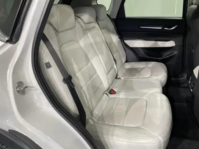 マツダ ＣＸ－５ XD Lパッケージ 愛知県 2019(平31)年 7万km スノーフレイクホワイトパールマイカ 純正８インチナビ/ＢＯＳＥサウンドシステム/３６０°ビューモニター/パワーバックドア/レーダークルーズコントロール/衝突軽減ブレーキ/ブラインドスポットモニター/クリアランスソナー/レーンキープアシスト/ヘッドアップディスプレイ/電動パーキングブレーキ/ブレーキホールド/ホワイトレザーシート/パワーシート【シートメモリー機能付】/ハンドルヒーター/シートヒーター/デジタルインナーミラー/前後ドライブレコーダー/ＥＴＣ/USB＆AUX入力端子/ISOFIX/LEDヘッドライト/純正フロアマット/純正19インチアルミホイール