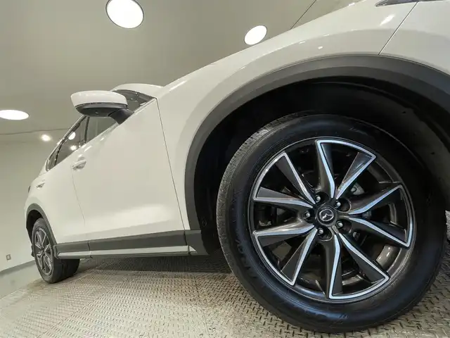 マツダ ＣＸ－５ XD Lパッケージ 愛知県 2019(平31)年 7万km スノーフレイクホワイトパールマイカ 純正８インチナビ/ＢＯＳＥサウンドシステム/３６０°ビューモニター/パワーバックドア/レーダークルーズコントロール/衝突軽減ブレーキ/ブラインドスポットモニター/クリアランスソナー/レーンキープアシスト/ヘッドアップディスプレイ/電動パーキングブレーキ/ブレーキホールド/ホワイトレザーシート/パワーシート【シートメモリー機能付】/ハンドルヒーター/シートヒーター/デジタルインナーミラー/前後ドライブレコーダー/ＥＴＣ/USB＆AUX入力端子/ISOFIX/LEDヘッドライト/純正フロアマット/純正19インチアルミホイール