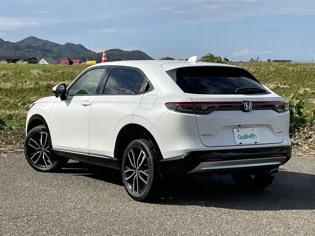ホンダ ヴェゼル ハイブリッド e:HEV Z 新潟県 2021(令3)年 5.5万km プラチナホワイトパール 4WD/純正メモリナビ/BT/USB/フルセグテレビ/バックカメラ/ETC2.0/ドライブレコーダー/衝突被害軽減ブレーキ/レーンキープアシスト/レーダークルーズコントロール/半革シート/シートヒーター /ステアリングスイッチ/ステアリングヒーター/パドルシフト/パワーバックドア/コーナーセンサー/スマートキー/プッシュスタート/LEDヘッドライト/オートライト/オートハイビーム/フォグランプ/純正18インチアルミホイール