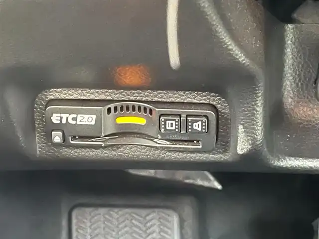 ホンダ ヴェゼル ハイブリッド e:HEV Z 新潟県 2021(令3)年 5.5万km プラチナホワイトパール 4WD/純正メモリナビ/BT/USB/フルセグテレビ/バックカメラ/ETC2.0/ドライブレコーダー/衝突被害軽減ブレーキ/レーンキープアシスト/レーダークルーズコントロール/半革シート/シートヒーター /ステアリングスイッチ/ステアリングヒーター/パドルシフト/パワーバックドア/コーナーセンサー/スマートキー/プッシュスタート/LEDヘッドライト/オートライト/オートハイビーム/フォグランプ/純正18インチアルミホイール