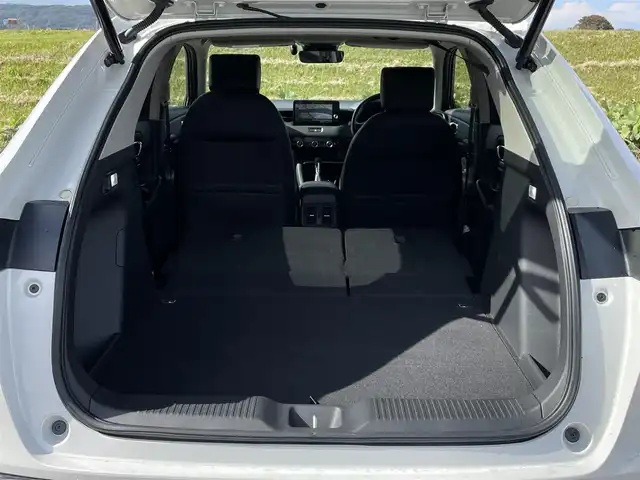 ホンダ ヴェゼル ハイブリッド e:HEV Z 新潟県 2021(令3)年 5.5万km プラチナホワイトパール 4WD/純正メモリナビ/BT/USB/フルセグテレビ/バックカメラ/ETC2.0/ドライブレコーダー/衝突被害軽減ブレーキ/レーンキープアシスト/レーダークルーズコントロール/半革シート/シートヒーター /ステアリングスイッチ/ステアリングヒーター/パドルシフト/パワーバックドア/コーナーセンサー/スマートキー/プッシュスタート/LEDヘッドライト/オートライト/オートハイビーム/フォグランプ/純正18インチアルミホイール