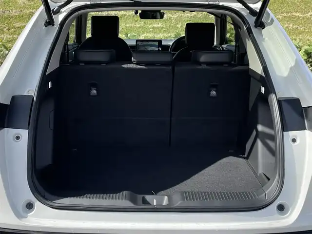 ホンダ ヴェゼル ハイブリッド e:HEV Z 新潟県 2021(令3)年 5.5万km プラチナホワイトパール 4WD/純正メモリナビ/BT/USB/フルセグテレビ/バックカメラ/ETC2.0/ドライブレコーダー/衝突被害軽減ブレーキ/レーンキープアシスト/レーダークルーズコントロール/半革シート/シートヒーター /ステアリングスイッチ/ステアリングヒーター/パドルシフト/パワーバックドア/コーナーセンサー/スマートキー/プッシュスタート/LEDヘッドライト/オートライト/オートハイビーム/フォグランプ/純正18インチアルミホイール