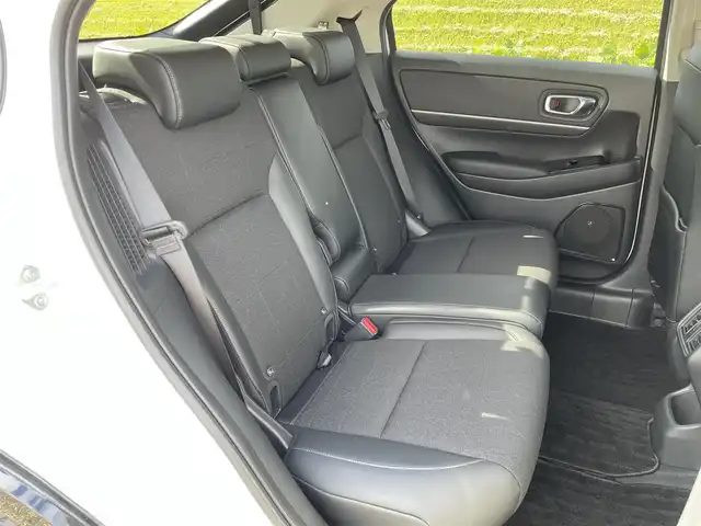 ホンダ ヴェゼル ハイブリッド e:HEV Z 新潟県 2021(令3)年 5.5万km プラチナホワイトパール 4WD/純正メモリナビ/BT/USB/フルセグテレビ/バックカメラ/ETC2.0/ドライブレコーダー/衝突被害軽減ブレーキ/レーンキープアシスト/レーダークルーズコントロール/半革シート/シートヒーター /ステアリングスイッチ/ステアリングヒーター/パドルシフト/パワーバックドア/コーナーセンサー/スマートキー/プッシュスタート/LEDヘッドライト/オートライト/オートハイビーム/フォグランプ/純正18インチアルミホイール