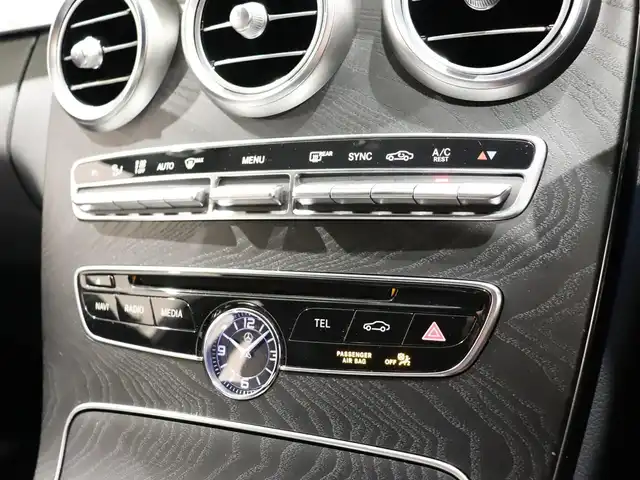 メルセデス・ベンツ Ｃ２００ アバンギャルド AMGライン 静岡県 2018(平30)年 1.8万km ポーラホワイト レーダーセーフティーパッケージ/純正ナビ/ステアリングパイロット/パドルシフト/クルーズコントロール/アイドリングストップ/パワーシート/シートヒーター/シートメモリー/電動格納ミラー/純正マット