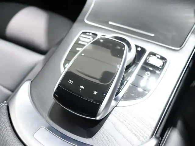 メルセデス・ベンツ Ｃ２００ アバンギャルド AMGライン 静岡県 2018(平30)年 1.8万km ポーラホワイト レーダーセーフティーパッケージ/純正ナビ/ステアリングパイロット/パドルシフト/クルーズコントロール/アイドリングストップ/パワーシート/シートヒーター/シートメモリー/電動格納ミラー/純正マット