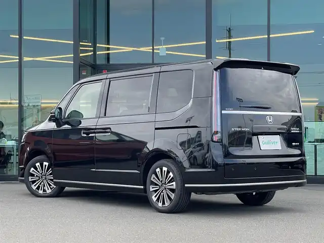 ホンダ ステップワゴン スパーダ eHEV プレミアムライン 東京都 2025(令7)年 0.5万km クリスタルブラックパール HondaSENSING/（安全運転支援システム）/・衝突軽減ブレーキ/・渋滞追従機能付アダプティブクルーズコントロール/・歩行者事故低減ステアリング/・車線維持支援システム/・先行車発進お知らせ機能/・オートハイビーム/・標識認識機能/純正9インチナビ/マルチビューモニター/パワーバックドア/両側パワースライドドア/アダプティブLEDヘッドライト/ブラインドスポットモニター/ 後退時ブレーキサポート/全列USBチャージ/トリプルゾーンコントロール/２列目キャプテンシート