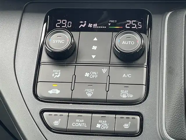 ホンダ ステップワゴン スパーダ eHEV プレミアムライン 東京都 2025(令7)年 0.5万km クリスタルブラックパール HondaSENSING/（安全運転支援システム）/・衝突軽減ブレーキ/・渋滞追従機能付アダプティブクルーズコントロール/・歩行者事故低減ステアリング/・車線維持支援システム/・先行車発進お知らせ機能/・オートハイビーム/・標識認識機能/純正9インチナビ/マルチビューモニター/パワーバックドア/両側パワースライドドア/アダプティブLEDヘッドライト/ブラインドスポットモニター/ 後退時ブレーキサポート/全列USBチャージ/トリプルゾーンコントロール/２列目キャプテンシート