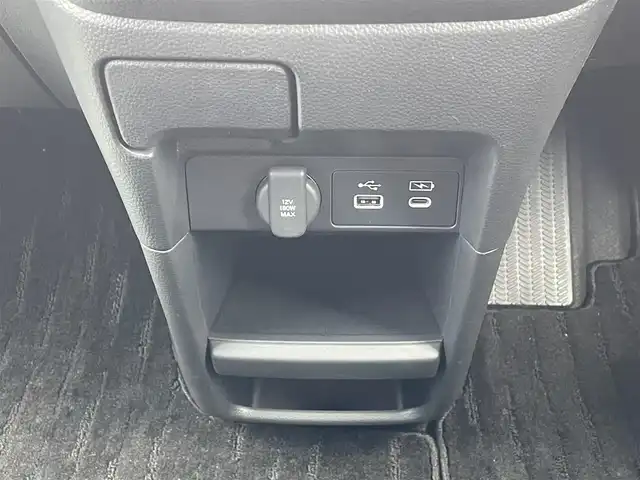 ホンダ ステップワゴン スパーダ eHEV プレミアムライン 東京都 2025(令7)年 0.5万km クリスタルブラックパール HondaSENSING/（安全運転支援システム）/・衝突軽減ブレーキ/・渋滞追従機能付アダプティブクルーズコントロール/・歩行者事故低減ステアリング/・車線維持支援システム/・先行車発進お知らせ機能/・オートハイビーム/・標識認識機能/純正9インチナビ/マルチビューモニター/パワーバックドア/両側パワースライドドア/アダプティブLEDヘッドライト/ブラインドスポットモニター/ 後退時ブレーキサポート/全列USBチャージ/トリプルゾーンコントロール/２列目キャプテンシート