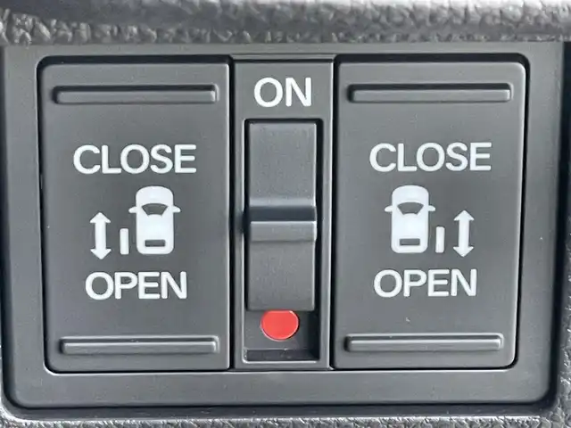 ホンダ ステップワゴン スパーダ eHEV プレミアムライン 東京都 2025(令7)年 0.5万km クリスタルブラックパール HondaSENSING/（安全運転支援システム）/・衝突軽減ブレーキ/・渋滞追従機能付アダプティブクルーズコントロール/・歩行者事故低減ステアリング/・車線維持支援システム/・先行車発進お知らせ機能/・オートハイビーム/・標識認識機能/純正9インチナビ/マルチビューモニター/パワーバックドア/両側パワースライドドア/アダプティブLEDヘッドライト/ブラインドスポットモニター/ 後退時ブレーキサポート/全列USBチャージ/トリプルゾーンコントロール/２列目キャプテンシート