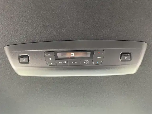 ホンダ ステップワゴン スパーダ eHEV プレミアムライン 東京都 2025(令7)年 0.5万km クリスタルブラックパール HondaSENSING/（安全運転支援システム）/・衝突軽減ブレーキ/・渋滞追従機能付アダプティブクルーズコントロール/・歩行者事故低減ステアリング/・車線維持支援システム/・先行車発進お知らせ機能/・オートハイビーム/・標識認識機能/純正9インチナビ/マルチビューモニター/パワーバックドア/両側パワースライドドア/アダプティブLEDヘッドライト/ブラインドスポットモニター/ 後退時ブレーキサポート/全列USBチャージ/トリプルゾーンコントロール/２列目キャプテンシート