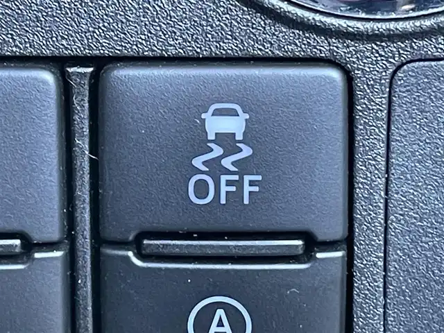 ダイハツ ウェイク G ターボ SA Ⅲ 東京都 2018(平30)年 3.6万km ブラックマイカメタリック ターボ　/純正ナビ　/両側電動スライドドア　/ＥＴＣ　/フルセグＴＶ　/Ｂｌｕｅｔｏｏｔｈ　/純正１４インチＡＷ　/衝突被害軽減　/横滑り防止　/ＵＳＢ　/オートライト　/オートマチックハイビーム　/アイドリングストップ