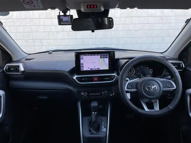 トヨタ ライズ G 群馬県 2023(令5)年 4.3万km ブラックマイカメタリック 安全装備/・衝突軽減ブレーキ/・コーナーセンサー/・横滑り防止/・レーンキープアシスト/・オートライト/・オートハイビーム/純正9インチナビ/・AM/FM/フルセグTV/・CD/DVD/SD/・HDMI/USB/バックカメラ/LEDヘッドライト/前席シートヒーター/前後ドライブレコーダー/純正フロアマット/純正ドアバイザー/純正16インチアルミホイール/スマートキー/プッシュスタート