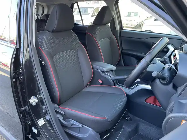 トヨタ ライズ G 群馬県 2023(令5)年 4.3万km ブラックマイカメタリック 安全装備/・衝突軽減ブレーキ/・コーナーセンサー/・横滑り防止/・レーンキープアシスト/・オートライト/・オートハイビーム/純正9インチナビ/・AM/FM/フルセグTV/・CD/DVD/SD/・HDMI/USB/バックカメラ/LEDヘッドライト/前席シートヒーター/前後ドライブレコーダー/純正フロアマット/純正ドアバイザー/純正16インチアルミホイール/スマートキー/プッシュスタート