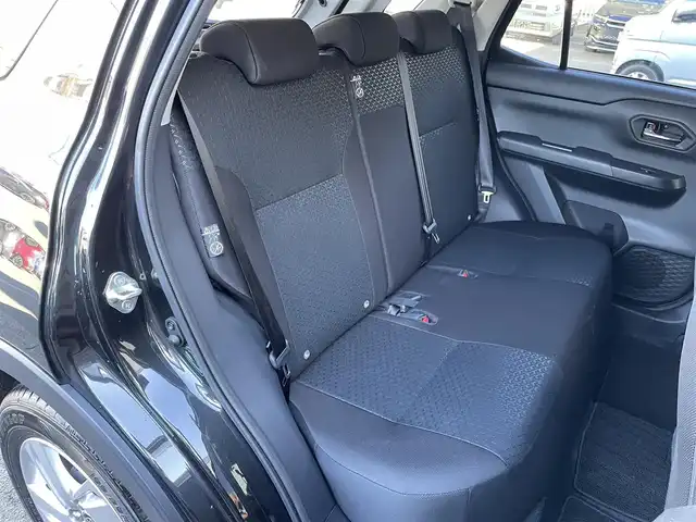 トヨタ ライズ G 群馬県 2023(令5)年 4.3万km ブラックマイカメタリック 安全装備/・衝突軽減ブレーキ/・コーナーセンサー/・横滑り防止/・レーンキープアシスト/・オートライト/・オートハイビーム/純正9インチナビ/・AM/FM/フルセグTV/・CD/DVD/SD/・HDMI/USB/バックカメラ/LEDヘッドライト/前席シートヒーター/前後ドライブレコーダー/純正フロアマット/純正ドアバイザー/純正16インチアルミホイール/スマートキー/プッシュスタート