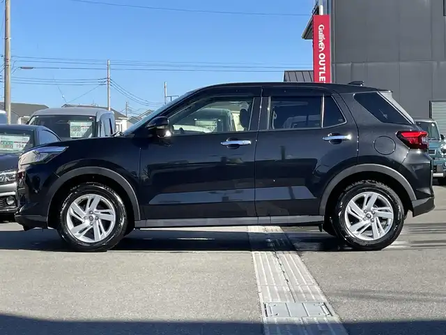 トヨタ ライズ G 群馬県 2023(令5)年 4.3万km ブラックマイカメタリック 安全装備/・衝突軽減ブレーキ/・コーナーセンサー/・横滑り防止/・レーンキープアシスト/・オートライト/・オートハイビーム/純正9インチナビ/・AM/FM/フルセグTV/・CD/DVD/SD/・HDMI/USB/バックカメラ/LEDヘッドライト/前席シートヒーター/前後ドライブレコーダー/純正フロアマット/純正ドアバイザー/純正16インチアルミホイール/スマートキー/プッシュスタート