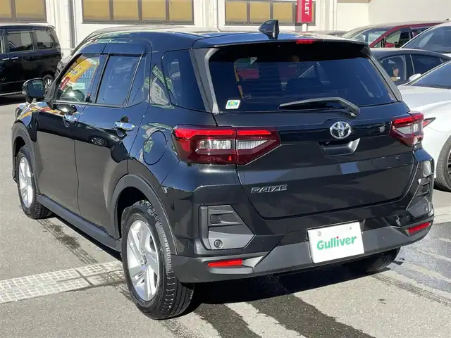 トヨタ ライズ G 群馬県 2023(令5)年 4.3万km ブラックマイカメタリック 安全装備/・衝突軽減ブレーキ/・コーナーセンサー/・横滑り防止/・レーンキープアシスト/・オートライト/・オートハイビーム/純正9インチナビ/・AM/FM/フルセグTV/・CD/DVD/SD/・HDMI/USB/バックカメラ/LEDヘッドライト/前席シートヒーター/前後ドライブレコーダー/純正フロアマット/純正ドアバイザー/純正16インチアルミホイール/スマートキー/プッシュスタート