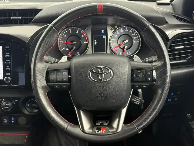 トヨタ ハイラックス Z GRスポーツ 愛知県 2022(令4)年 1.7万km アティチュードブラックマイカ トヨタセーフティセンス/　・プリクラッシュセーフティ/　・レーンキープアシスト/　・アダプティブクルーズコントロール/　・クリアランスソナー/純正ナビ付ディスプレイオーディオ/　ーBT/フルセグTV/AppleCarPlay/AndroidAuto/３６０度カメラ/前後ドラレコ/ハーフレザーシート/運転席パワーシート/パドルシフト/純正１８インチＡＷ/スマートキー×２