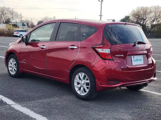 日産 ノート e－パワー メダリスト 群馬県 2017(平29)年 5.6万km ガーネットレッド アラウンドビューモニターセット/純正ナビ/フルセグTV/アラウンドビューモニター/デジタルルームミラー/ビルトインETC/衝突被害軽減ブレーキ/車線逸脱警報/踏み間違い衝突防止アシスト/フロント/バックソナー/LEDヘッドランプ/革巻きステアリング/ステアリングスイッチ/ハーフレザーシート/純正15インチアルミホイール/スマートキー/プッシュエンジンスターター/禁煙車