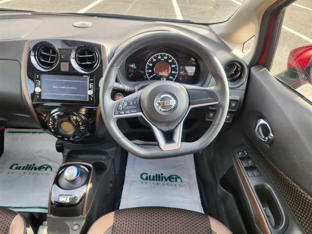 日産 ノート e－パワー メダリスト 群馬県 2017(平29)年 5.6万km ガーネットレッド アラウンドビューモニターセット/純正ナビ/フルセグTV/アラウンドビューモニター/デジタルルームミラー/ビルトインETC/衝突被害軽減ブレーキ/車線逸脱警報/踏み間違い衝突防止アシスト/フロント/バックソナー/LEDヘッドランプ/革巻きステアリング/ステアリングスイッチ/ハーフレザーシート/純正15インチアルミホイール/スマートキー/プッシュエンジンスターター/禁煙車