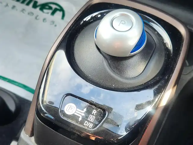 日産 ノート e－パワー メダリスト 群馬県 2017(平29)年 5.6万km ガーネットレッド アラウンドビューモニターセット/純正ナビ/フルセグTV/アラウンドビューモニター/デジタルルームミラー/ビルトインETC/衝突被害軽減ブレーキ/車線逸脱警報/踏み間違い衝突防止アシスト/フロント/バックソナー/LEDヘッドランプ/革巻きステアリング/ステアリングスイッチ/ハーフレザーシート/純正15インチアルミホイール/スマートキー/プッシュエンジンスターター/禁煙車