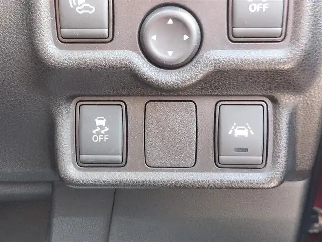 日産 ノート e－パワー メダリスト 群馬県 2017(平29)年 5.6万km ガーネットレッド アラウンドビューモニターセット/純正ナビ/フルセグTV/アラウンドビューモニター/デジタルルームミラー/ビルトインETC/衝突被害軽減ブレーキ/車線逸脱警報/踏み間違い衝突防止アシスト/フロント/バックソナー/LEDヘッドランプ/革巻きステアリング/ステアリングスイッチ/ハーフレザーシート/純正15インチアルミホイール/スマートキー/プッシュエンジンスターター/禁煙車