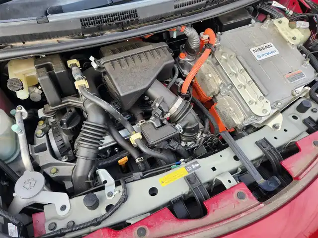 日産 ノート e－パワー メダリスト 群馬県 2017(平29)年 5.6万km ガーネットレッド アラウンドビューモニターセット/純正ナビ/フルセグTV/アラウンドビューモニター/デジタルルームミラー/ビルトインETC/衝突被害軽減ブレーキ/車線逸脱警報/踏み間違い衝突防止アシスト/フロント/バックソナー/LEDヘッドランプ/革巻きステアリング/ステアリングスイッチ/ハーフレザーシート/純正15インチアルミホイール/スマートキー/プッシュエンジンスターター/禁煙車