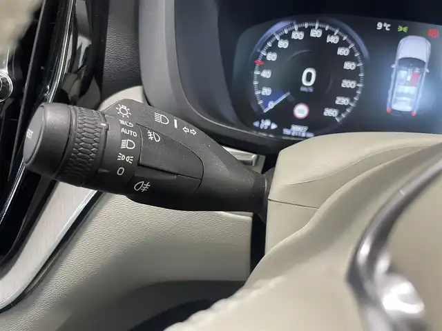 ボルボ ＸＣ６０ T5 AWD インスクリプション 静岡県 2017(平29)年 3.9万km デニムブルーメタリック パノラマサンルーフ　/Ｂｏｗｅｒｓ／Ｗｉｌｋｉｎｓプレミアムサウンドオーディオ　/ＡＣＣ　/ＨＵＤ　/ＬＫＡ　/ＢＳＭ　/ＲＣＴＡ　/シートヒーター（全席）　/シートベンチレーション/リラクゼーション機能（前席）/ステリングヒーター/純正HDDナビ/全方位カメラ/AppleCarPlay/androidauto/電動テールゲート
