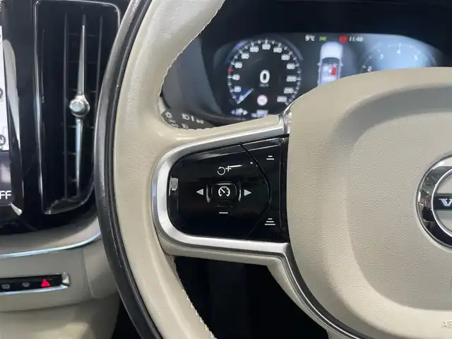 ボルボ ＸＣ６０ T5 AWD インスクリプション 静岡県 2017(平29)年 3.9万km デニムブルーメタリック パノラマサンルーフ　/Ｂｏｗｅｒｓ／Ｗｉｌｋｉｎｓプレミアムサウンドオーディオ　/ＡＣＣ　/ＨＵＤ　/ＬＫＡ　/ＢＳＭ　/ＲＣＴＡ　/シートヒーター（全席）　/シートベンチレーション/リラクゼーション機能（前席）/ステリングヒーター/純正HDDナビ/全方位カメラ/AppleCarPlay/androidauto/電動テールゲート